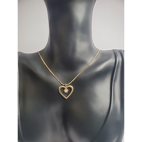 The Unbranded Brand Jewelry - Vintage Gold Tone Heart Crystal Middle Gold Tone Chain Necklace Jewelry Costume